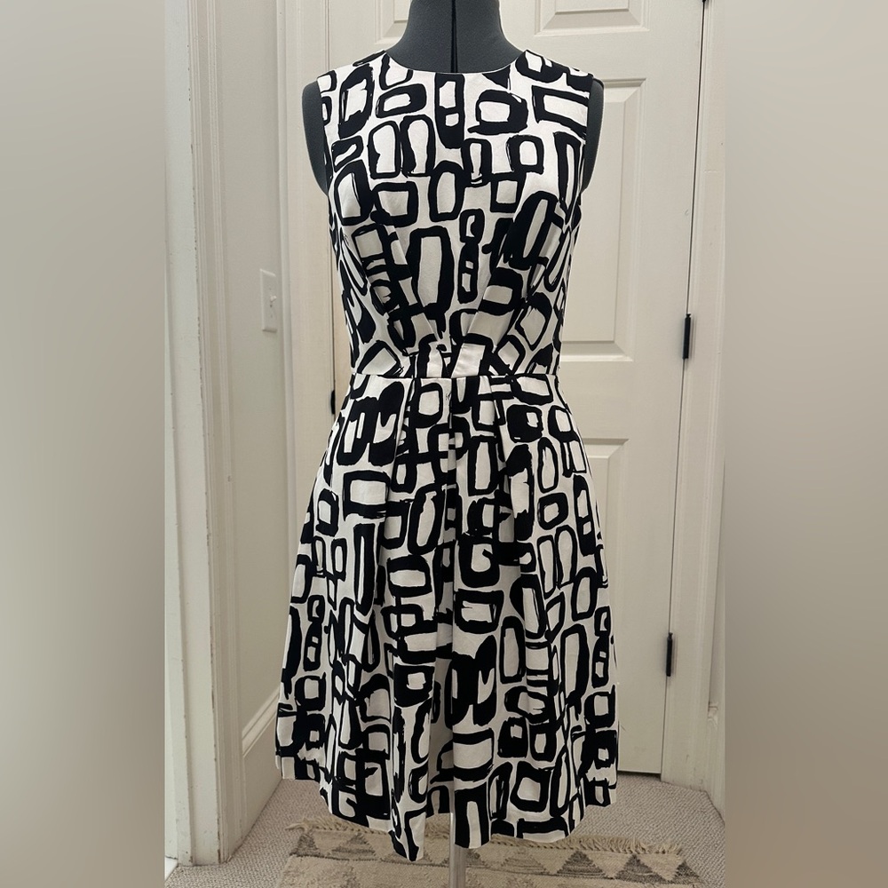 Trina Turk Sleeveless Black and White Patterned Dress, sz 4